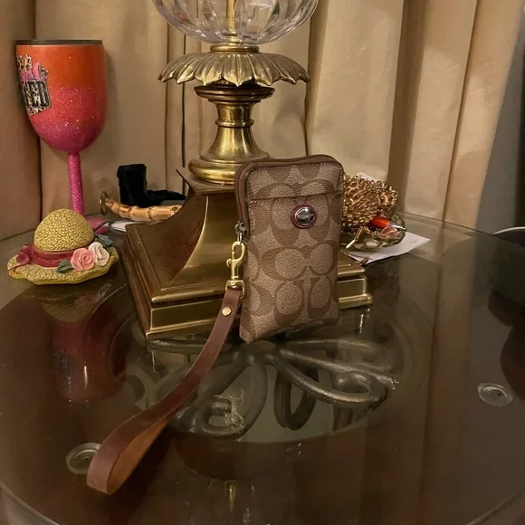 Coach, please check all picture of condition - Picture 4 of 17